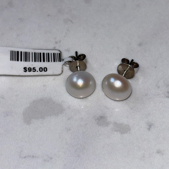 Jewelry - Elegant White Pearl Stud Earrings NWT